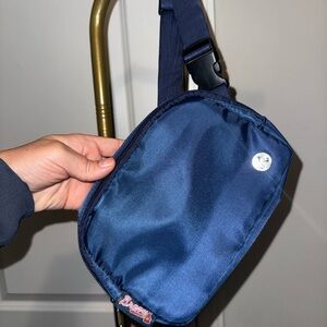 Atlanta Braves MLB Navy Blue Belt Bag NWOT